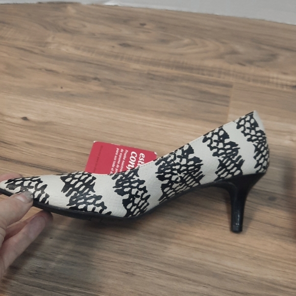 Dex Flex Comfort  Ivory and black pattern heels Size 9 - Picture 2 of 7